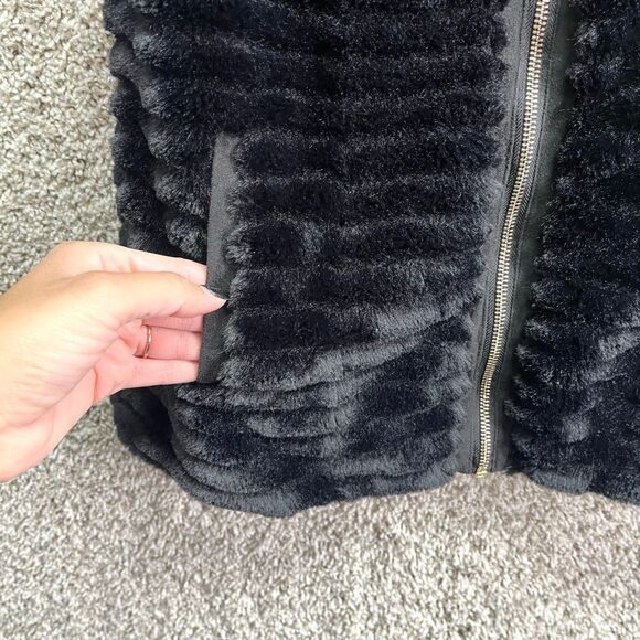 Calvin Klein Vest Women’s Small Black Faux Fur Zip Up - Picture 3 of 5